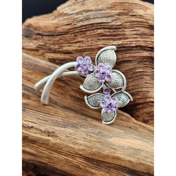 Vintage 2"‎ Silvertone Brooch with Light and Dark Purple Stones - Picture 1 of 2